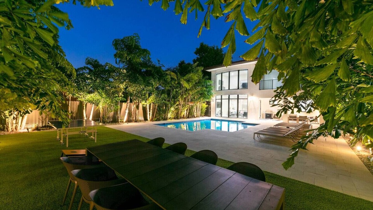 Coral Terrace House | Posh & Modern Villa with Pool