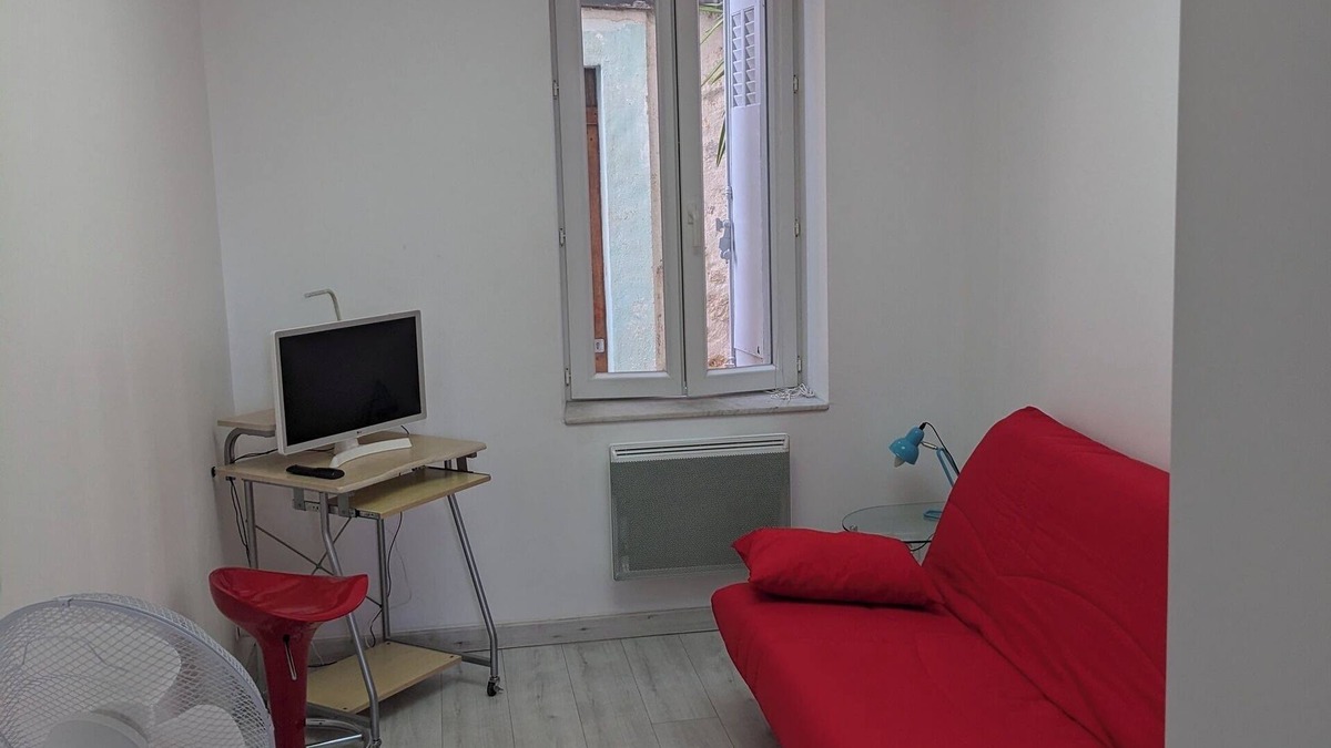 Saint-Just Apartment | Pour 2 Personnes Joli Petit Studio T2 Meublé de 20 m² Très Propre