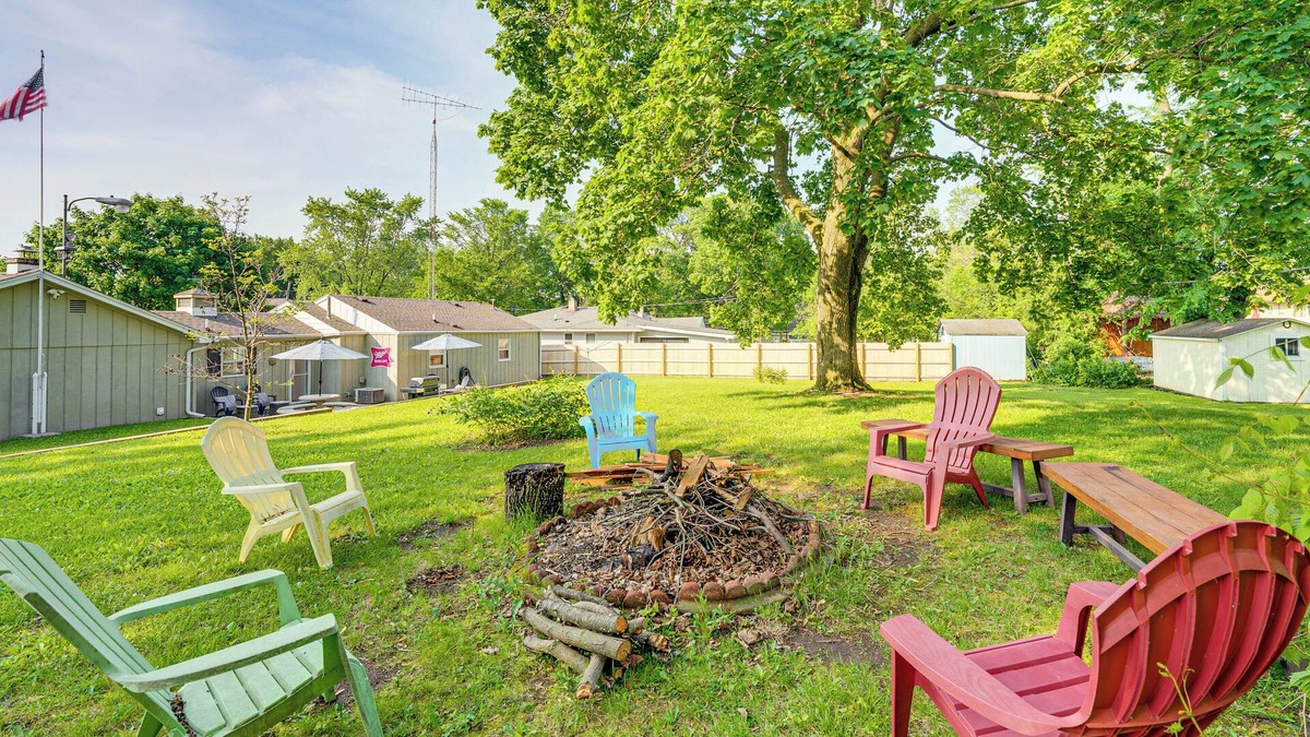 Powers Lake Cottage | Powers Lake Gem: Peek-a-Boo Views & Beach Access