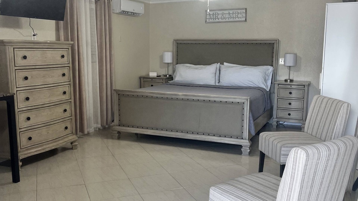 Egypt Lake-Leto Apartment | Powhatan suite just 5 mins away from Raymond James Stadium.