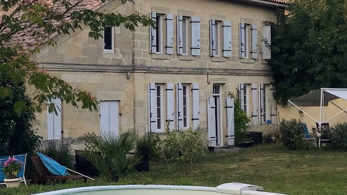 Lagorce House | Près ST EMILION Gîte 4 à 7 personnes 2 à 4 ch CLIM WIFI PISCINE JARDIN TERRASSE