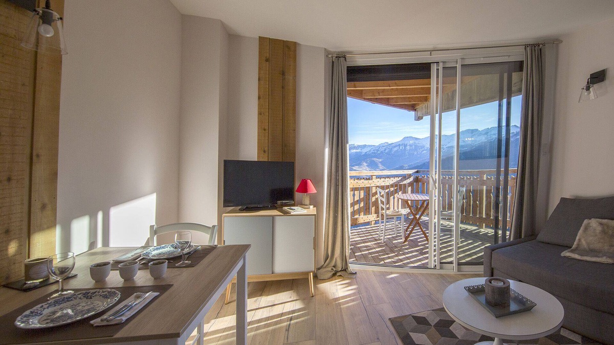 Pra Loup Apartment | Pra loup 1600 T2 with bedroom and terrace panoramic view 50 m from the slopes