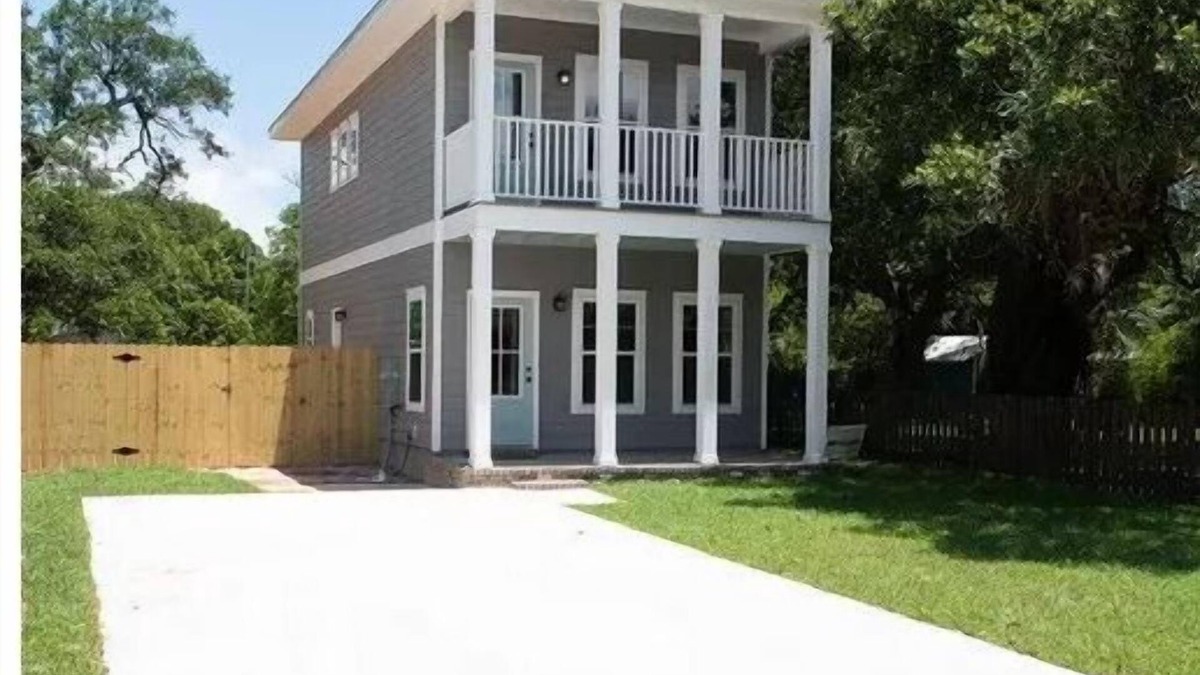 Sanders Beach House | Practically Perfect Place in Every Way