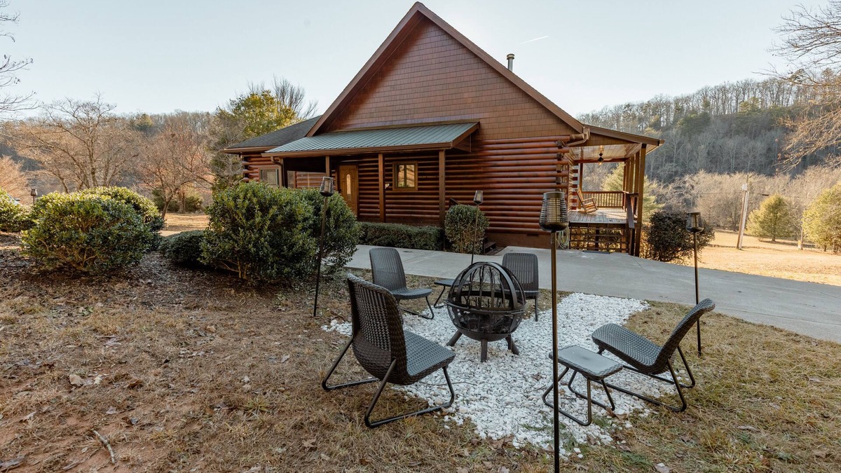 Mineral Bluff Cabin | Prairie Mountain | Oasis Getaway- Adventure Awaits