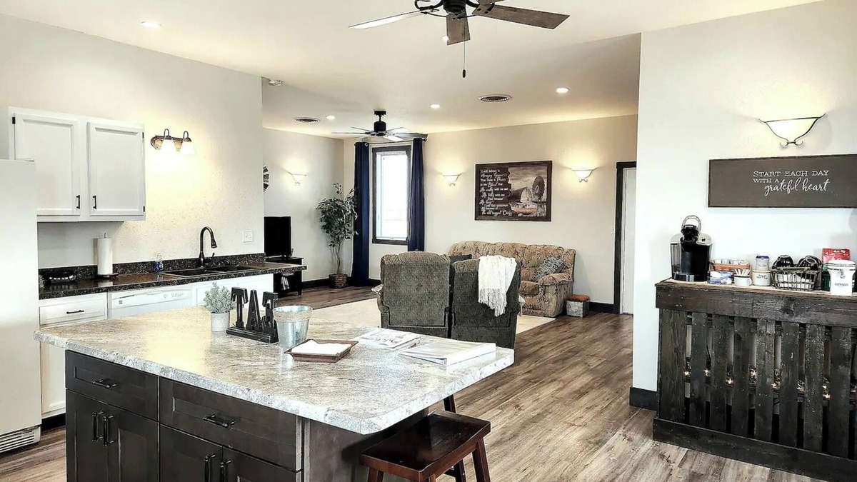 Sullivan Cottage | Prairieview Cottage Retreat - Hot Tub Sunsets - Sleeps 8