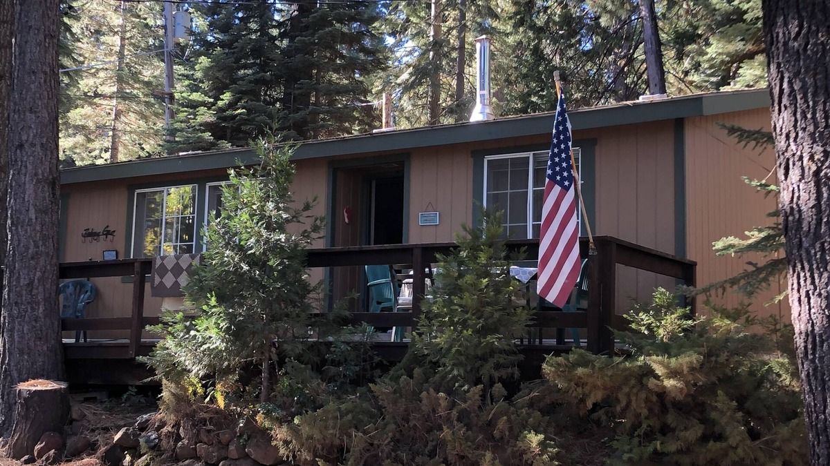 Prattville House | Prattville Lakefront Cabin - Lake Almanor West Shore