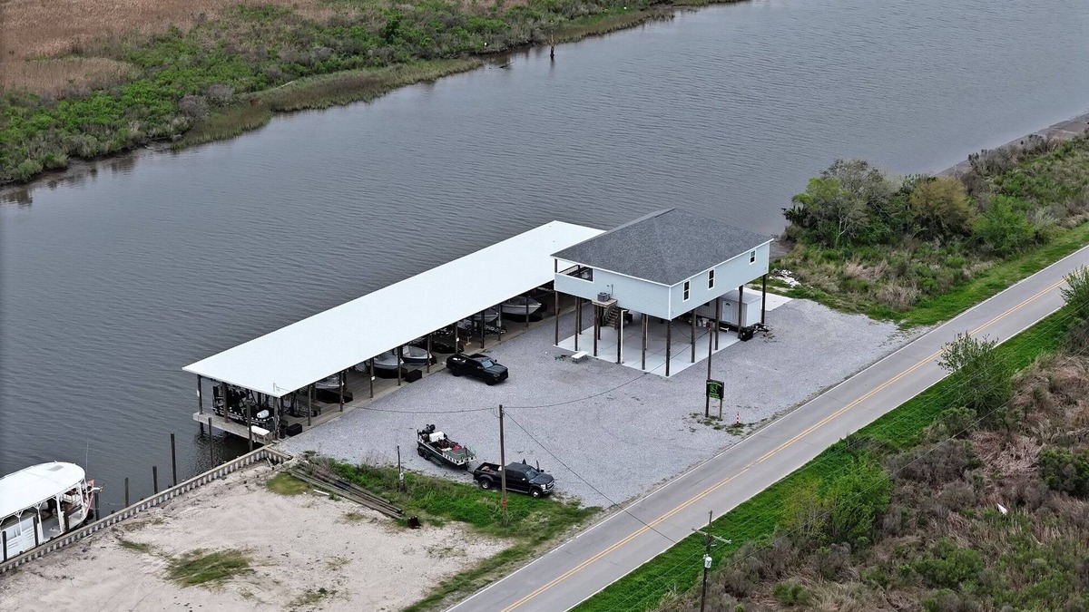 Hopedale House | Premier Bowfishing Lodge