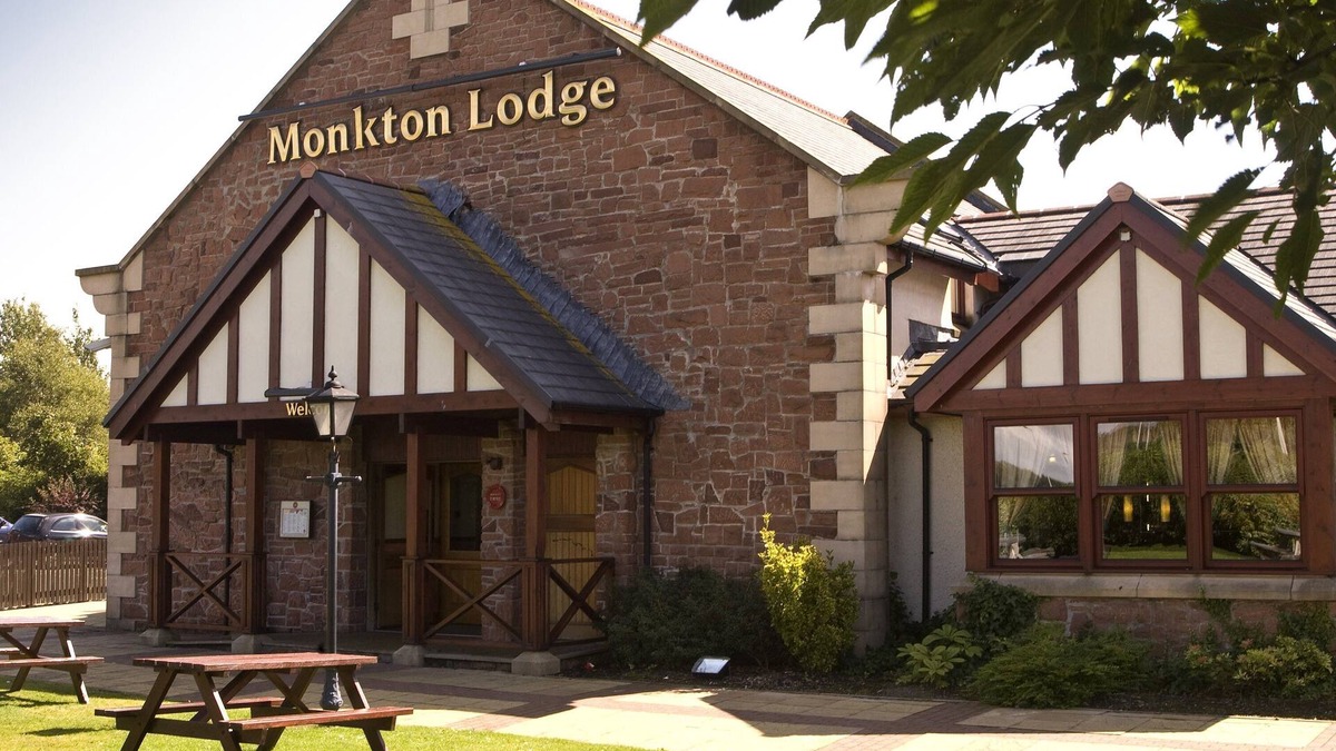 Monkton Hotel | Premier Inn Ayr/Prestwick Airport