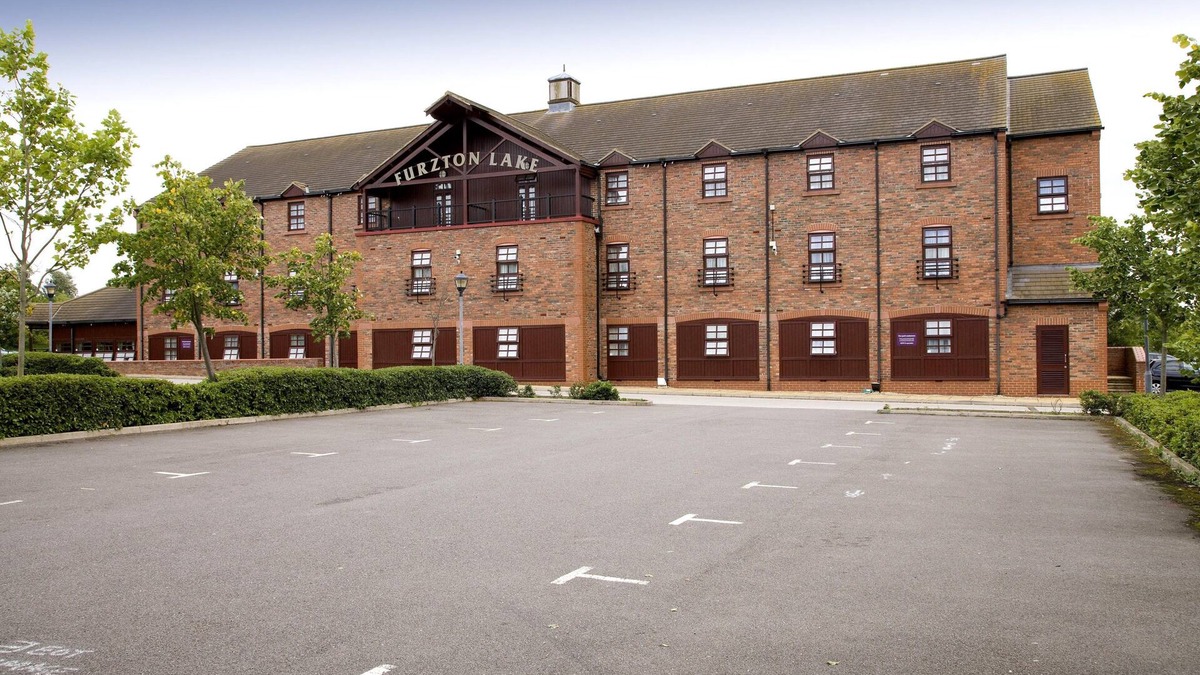 Knowle Sands Hotel | Premier Inn Milton Keynes Sw - Furzton Lake
