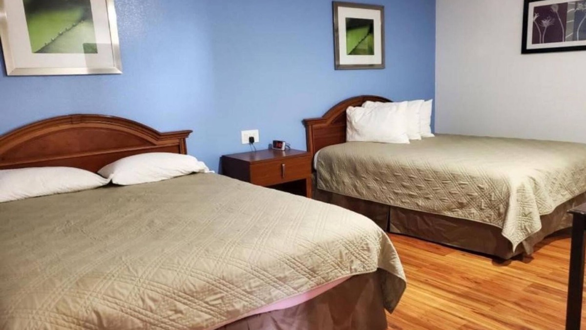 Oakland Hotel | Premier Inn & Suites