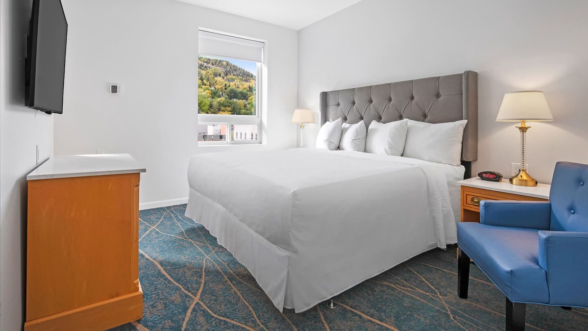Trail Apartment | Premier King Room - Suite - 1 King