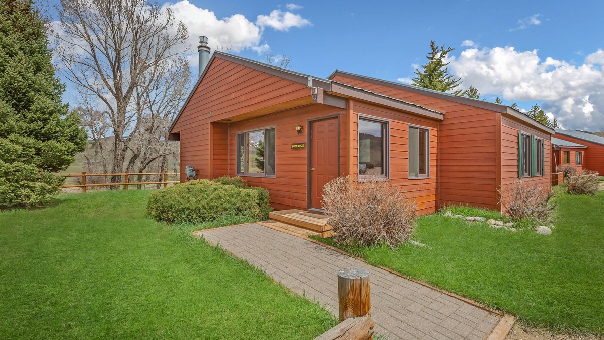 Clark Cabin | Premier location for hosting families, weddings, and fly fishermen!