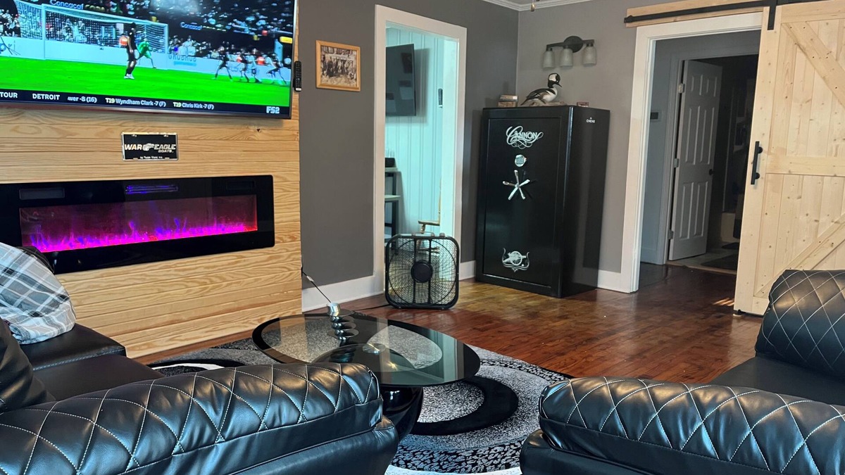 Hornbeak Cabin | Premier lodging at Reelfoot lake , First class upgrade!