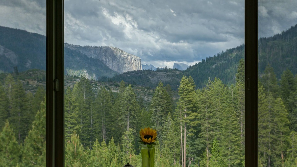 Foresta House | Premier Yosemite/Foresta home with views of Half Dome and El Cap from all rooms!