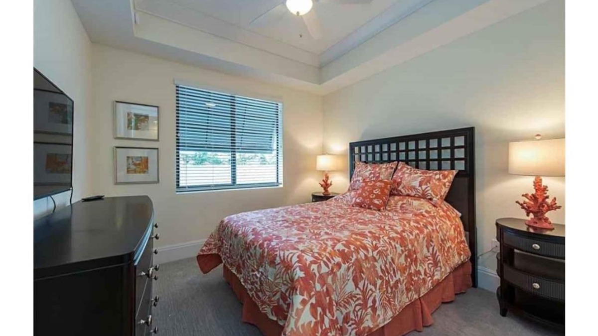 Redevelopment Area Condo | Premiere Old Naples location