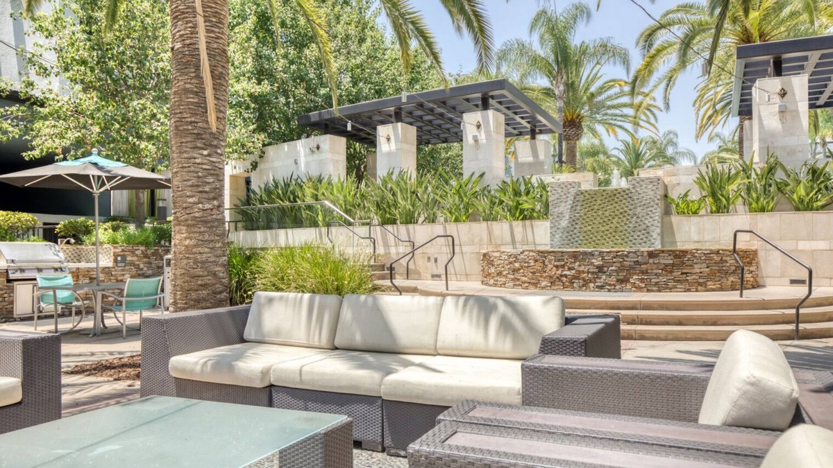 Downtown Burbank Apartment | Premium Burbank 1BR w/ BBQ, Gym & Pool, near TJ & WF, by Blueground