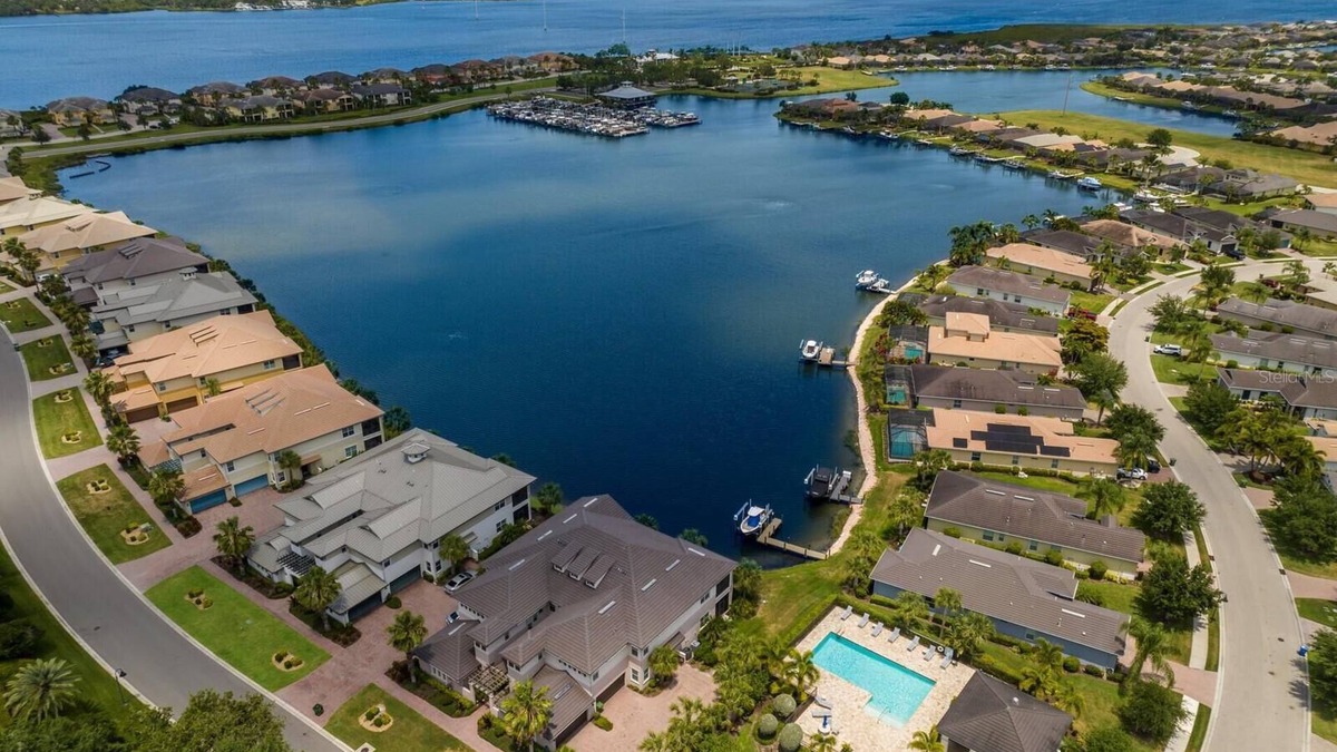 Bradenton Condo | Premium Carriage In he Sought After Tidewater Preserve Conveniently Located!