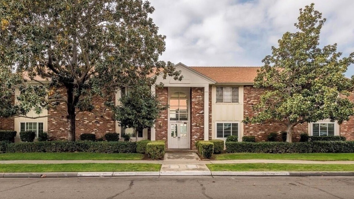 Raisin Condo | Premium Cozy Condo - 5 min walk to Fig Garden Village
