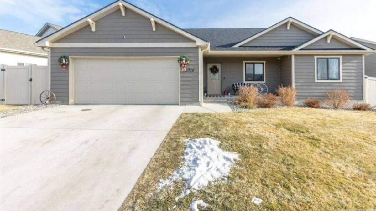 Rimrock House | Premium Home with Fire Pit-Patio Private Park, Walking Path, Family Neighborhood