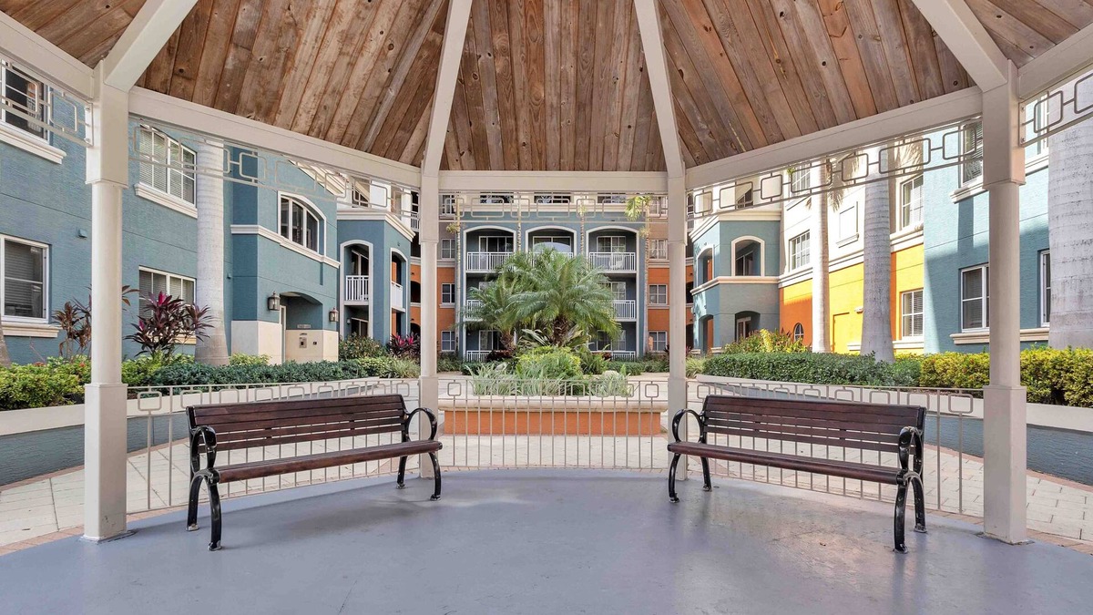 South Miami Apartment | Premium One Bedroom | Upper Level