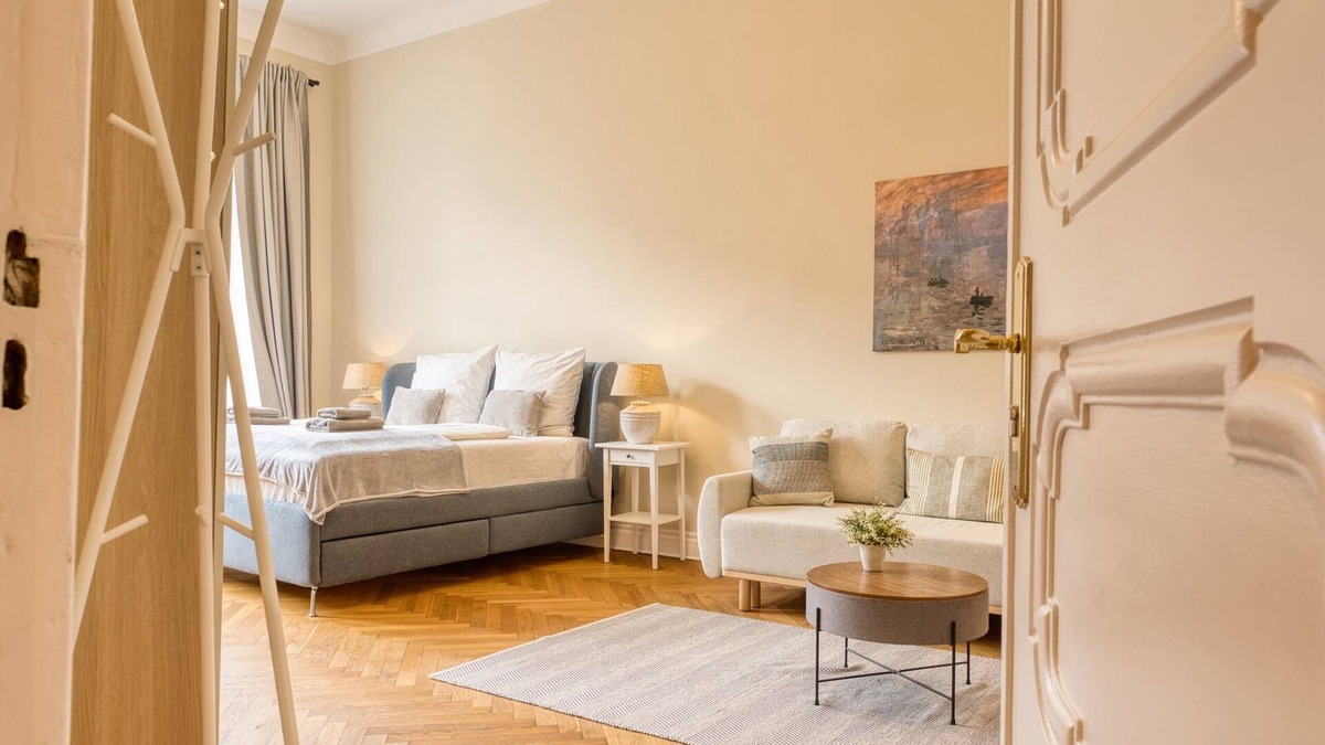 Wilmersdorf Apartment | Premium Suite in West Berlin, Sleeps 4, Family & Group Friendly, 70m to Metro