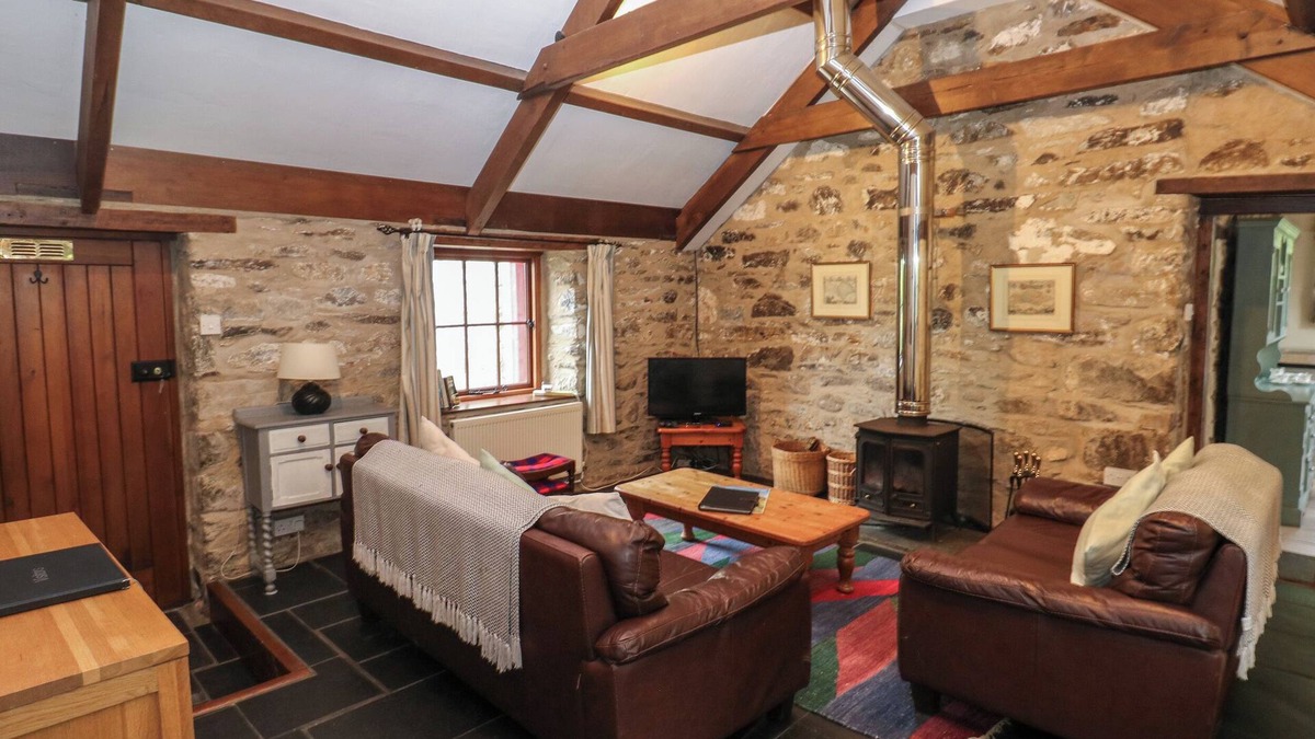 Pontfaen Cottage | PRESELI HILLS COTTAGE, pet friendly, with open fire in Fishguard