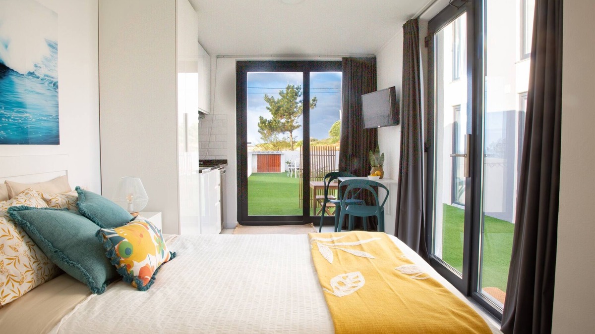 Ericeira Apartment | Presente Haven Studio: walk to Ribeira d'Ilhas, reserve and town of Ribamar