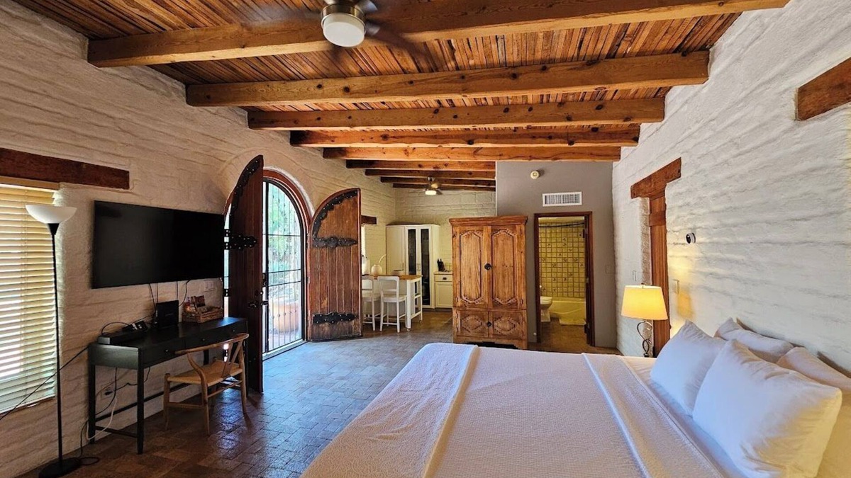 The Garden District Apartment | PRESIDIO CASITA with POOL AND HOT TUB
