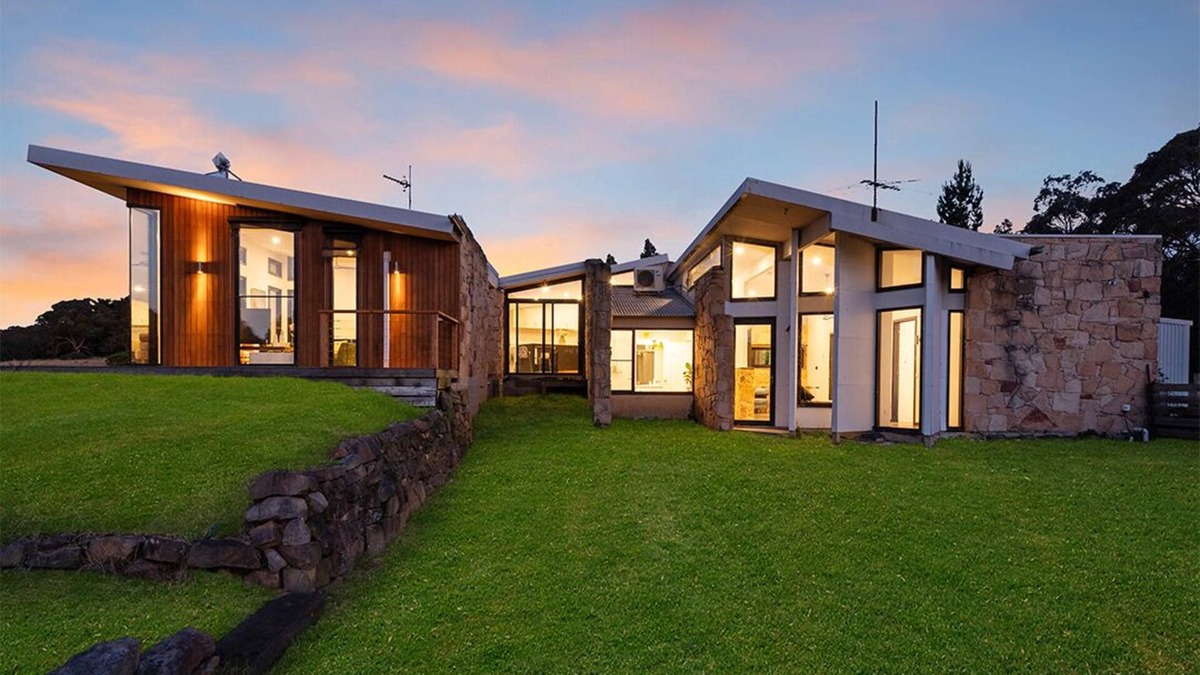 Buninyong Other | Prestige Farm Stay ~ Pool & Foosball ~ Yard