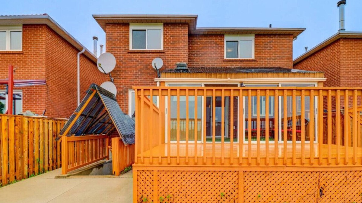 East Credit Hotel | Prestige Manor – 6BR | Sunroom | 3400 Sqft