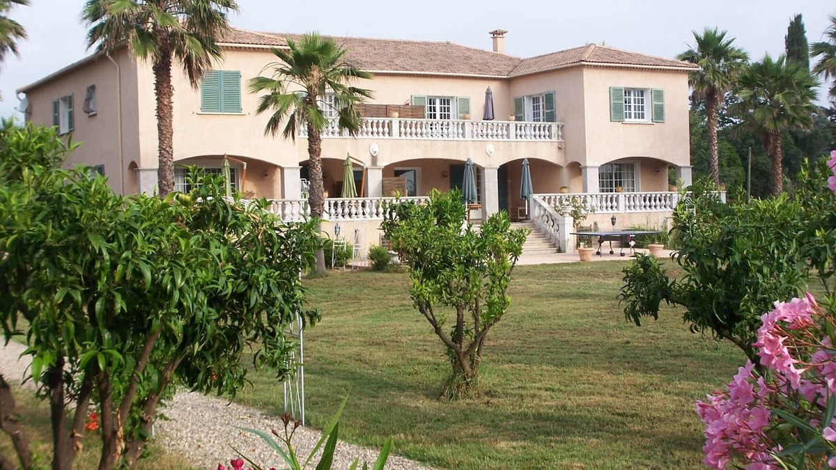 Taglio-Isolaccio Villa | PRESTIGE VILLA WITH TENNIS COURT AND PRIVATE BEACH ACCESS 100 m