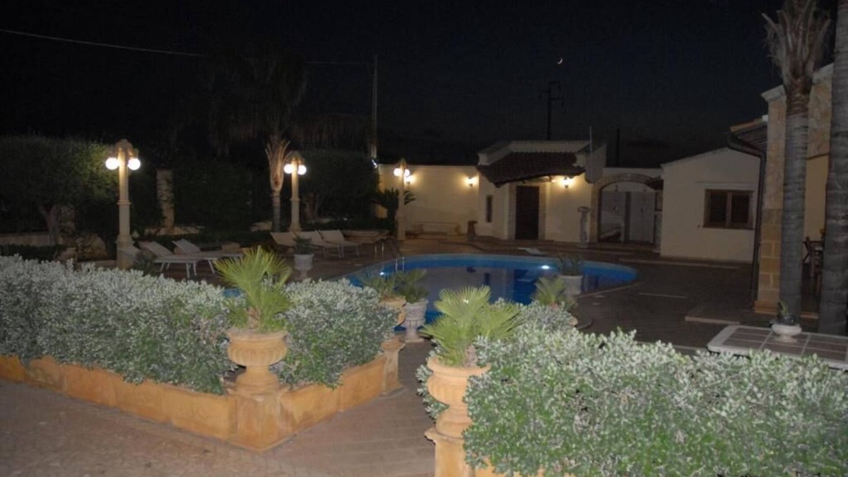 Mazara del Vallo Villa | PRESTIGIOSA E SINGOLARE VILLA CON APPARTAMENTO CAMERE E PISCINA AD USO ESCLUSIVO