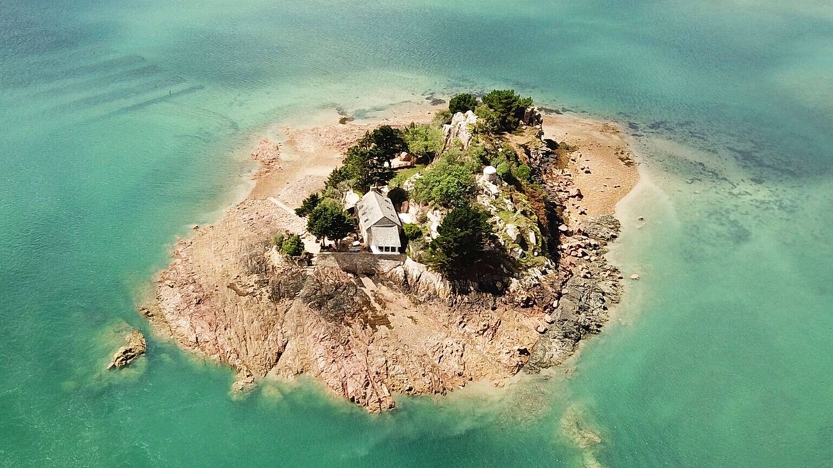Le Ru House | Prestigious Escape to Île Koeur: A Private Luxury Paradise in Brittany