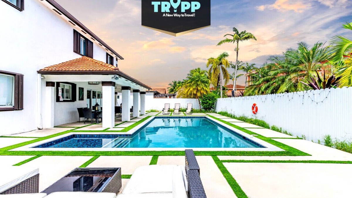 Ludlam House | Prestigious Home with Pool