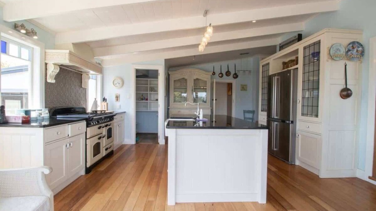 Brixton House | Prestigious Homestead on Scenic Rural Block