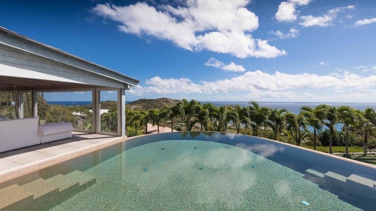 Terre Neuve House | Prestigious Villa Au Reve, WIFI, Pool, TV Room