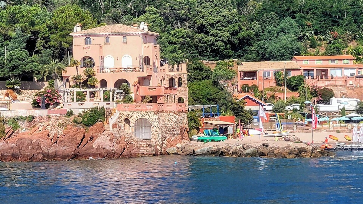 Espero-Pax Villa | Prestigious waterfront villa for 12 people, with private sea access