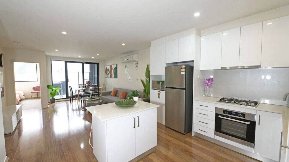 Preston Apartment | Preston Spacious Apartment fully self-contained Parking Wi-Fi