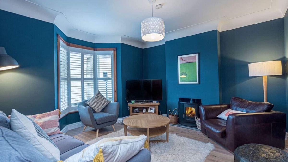 Ruthin House | Preswylfa Ruthin · Beautiful Redbrick Home in Ruthin Centre & Parking