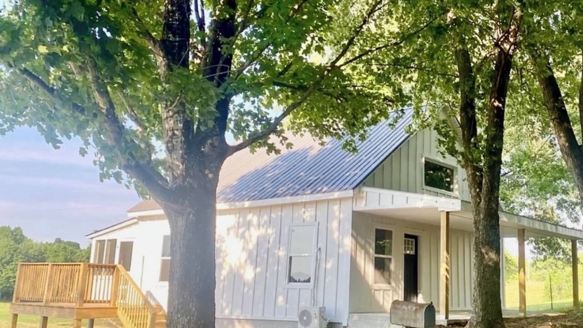 Frogue House | Pretty Cabin next to Dale Hollow State Park, with Boat Parking, 1 mile to Marina
