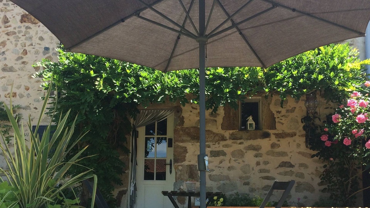 Le Lindois House | Pretty characterful cottage with large garden in the heart of the countryside.