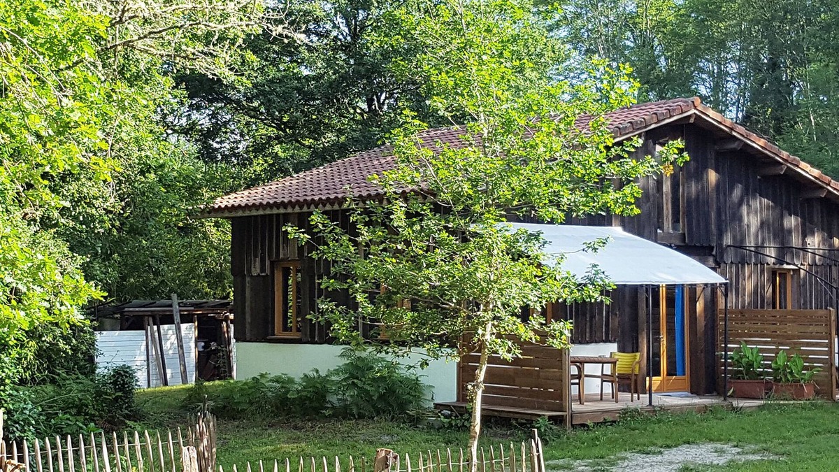 Castets House | pretty charming outbuilding on the edge of a private lake