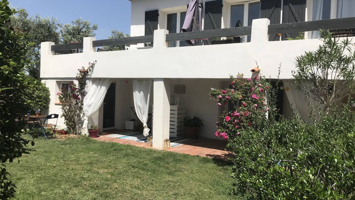 Allauch House | Pretty dependent room in house with garden