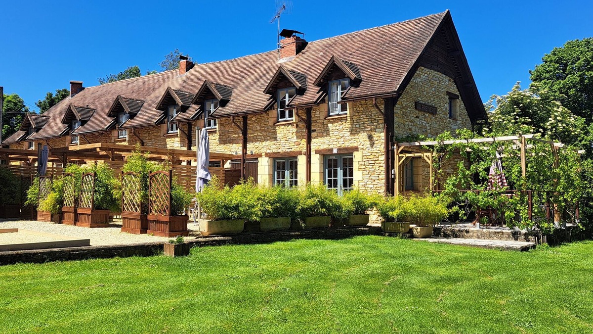Saint-Aubin-de-Nabirat Cottage | Pretty one bedroom gite, with en-suite facilities and its own private garden