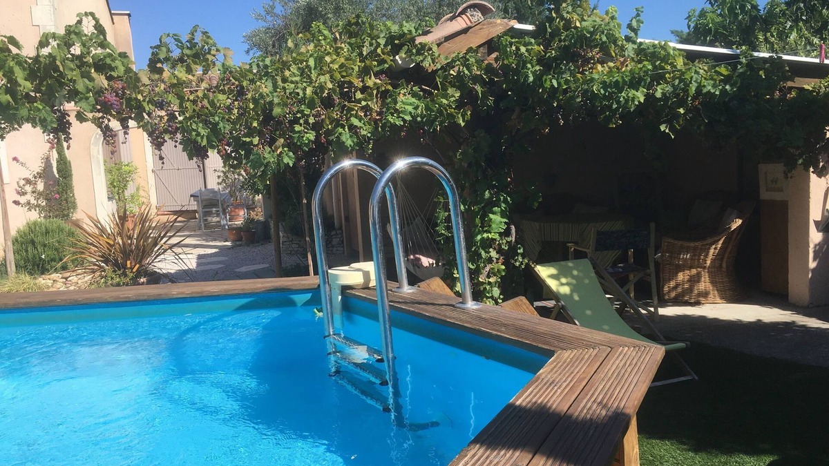 Jonquerettes House | Pretty gite in Provence, swimming pool and private garden, pets welcome