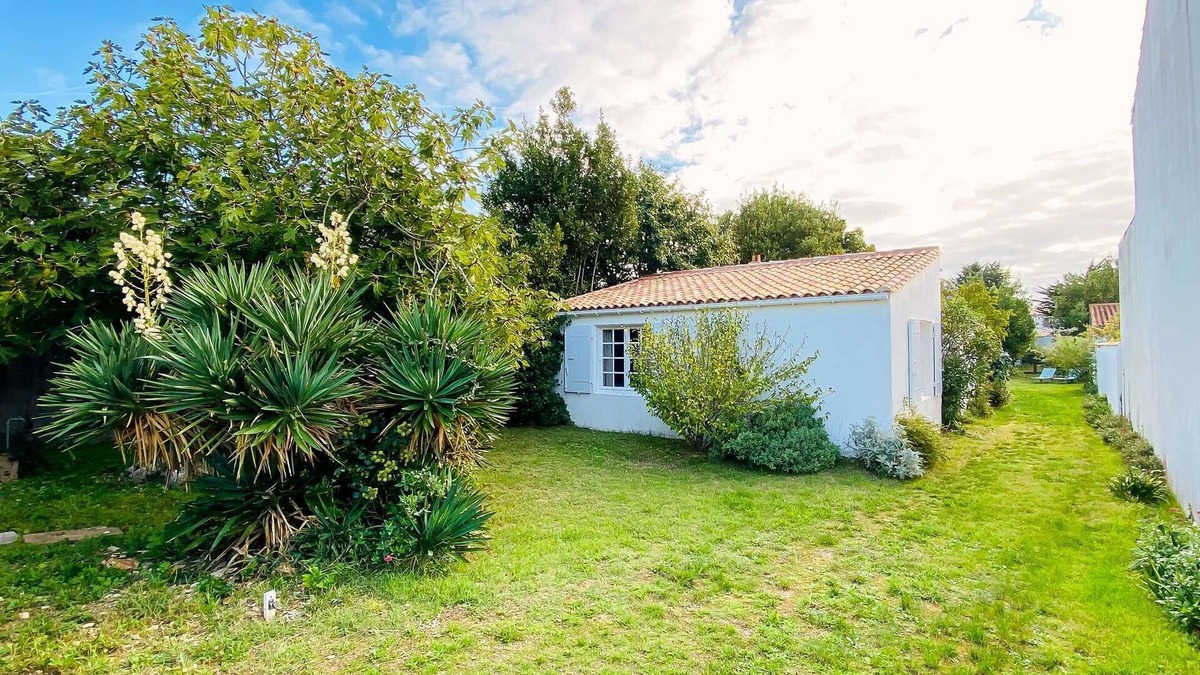 Loix House | Pretty house in the heart of Loix with parking