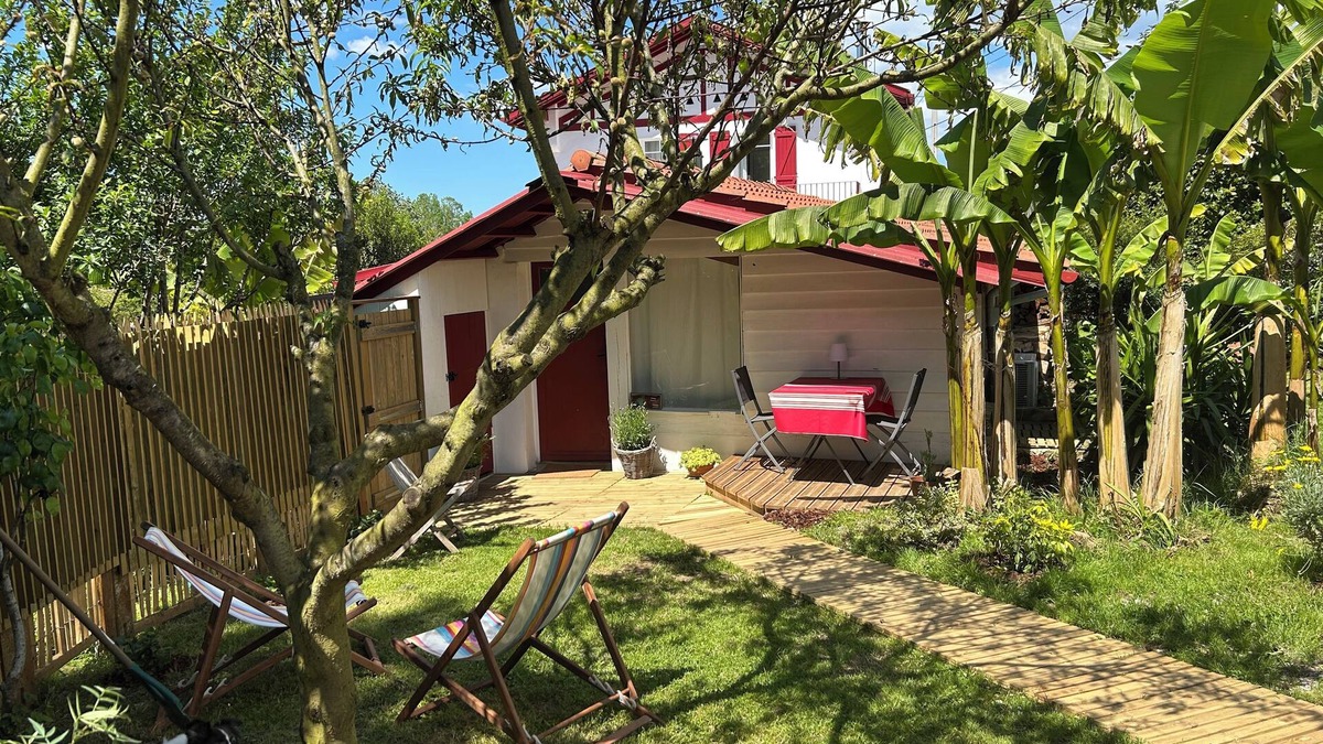 Ascain Cottage | PRETTY LITTLE HOUSE AT THE FOOT OF THE WALKS AND 500M FROM THE VILLAGE CENTER