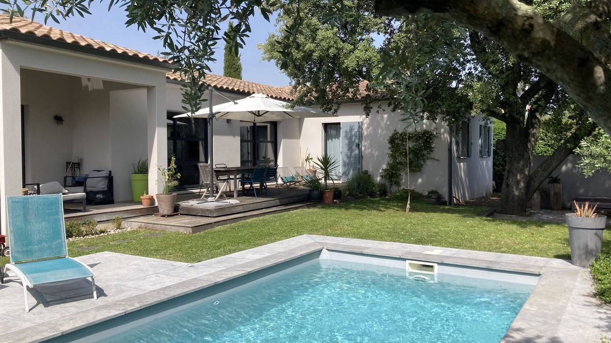 Les Hauts de Villeneuve House | Pretty modern house with swimming pool in Villeneuve les Avignon