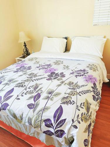 Mira Loma House | Pretty room private bathroom no tv