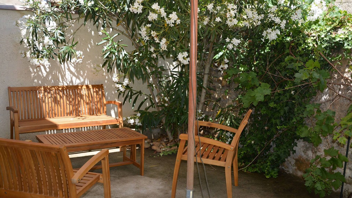 Bedarrides House | Pretty village house equipped with terrace and air conditioning. For 6 people